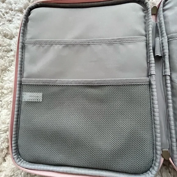 ⭐️Practically New iPad Case⭐️ - Picture 5 of 6